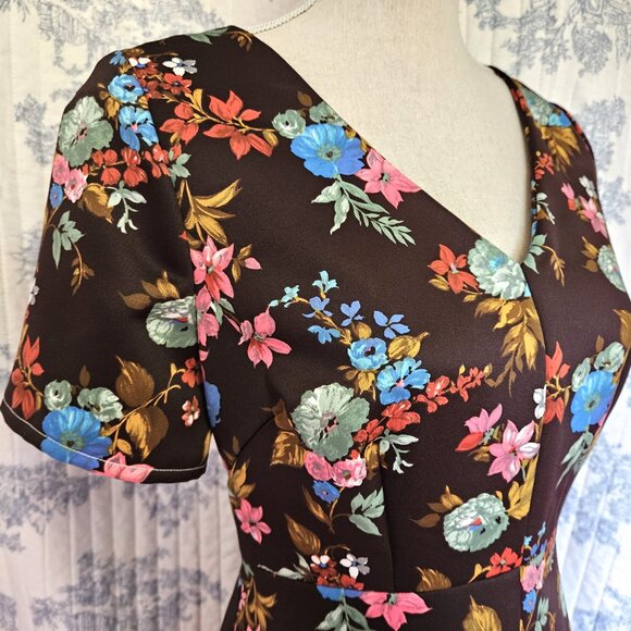 Size M Short Sleeve Knee Length Dress Vintage Fabric - Picture 7 of 10